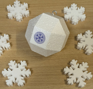 Ёлочные украшения из пенопласта